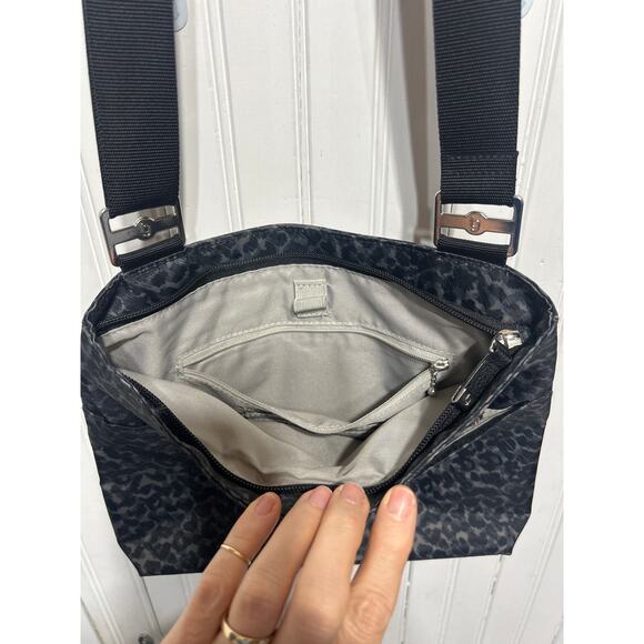 Baggallini Crossbody Handbag Purse Organizing Animal Print FJF240625/HPB - Picture 5 of 8